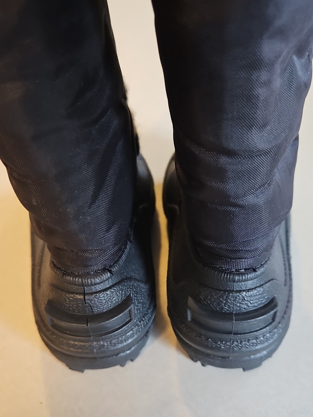 Sorel Black Snowboots - Picture 4 of 10
